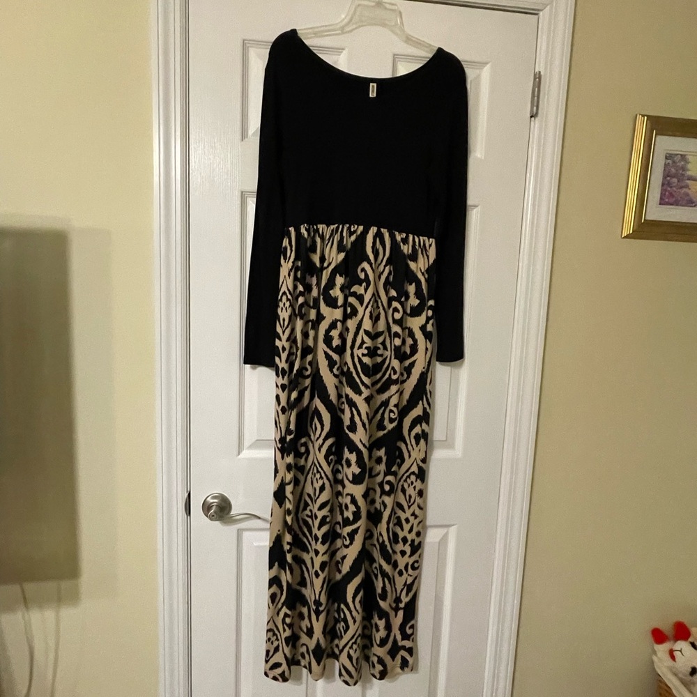Chic Black and Gold Patterned Long Sleeve Dress
